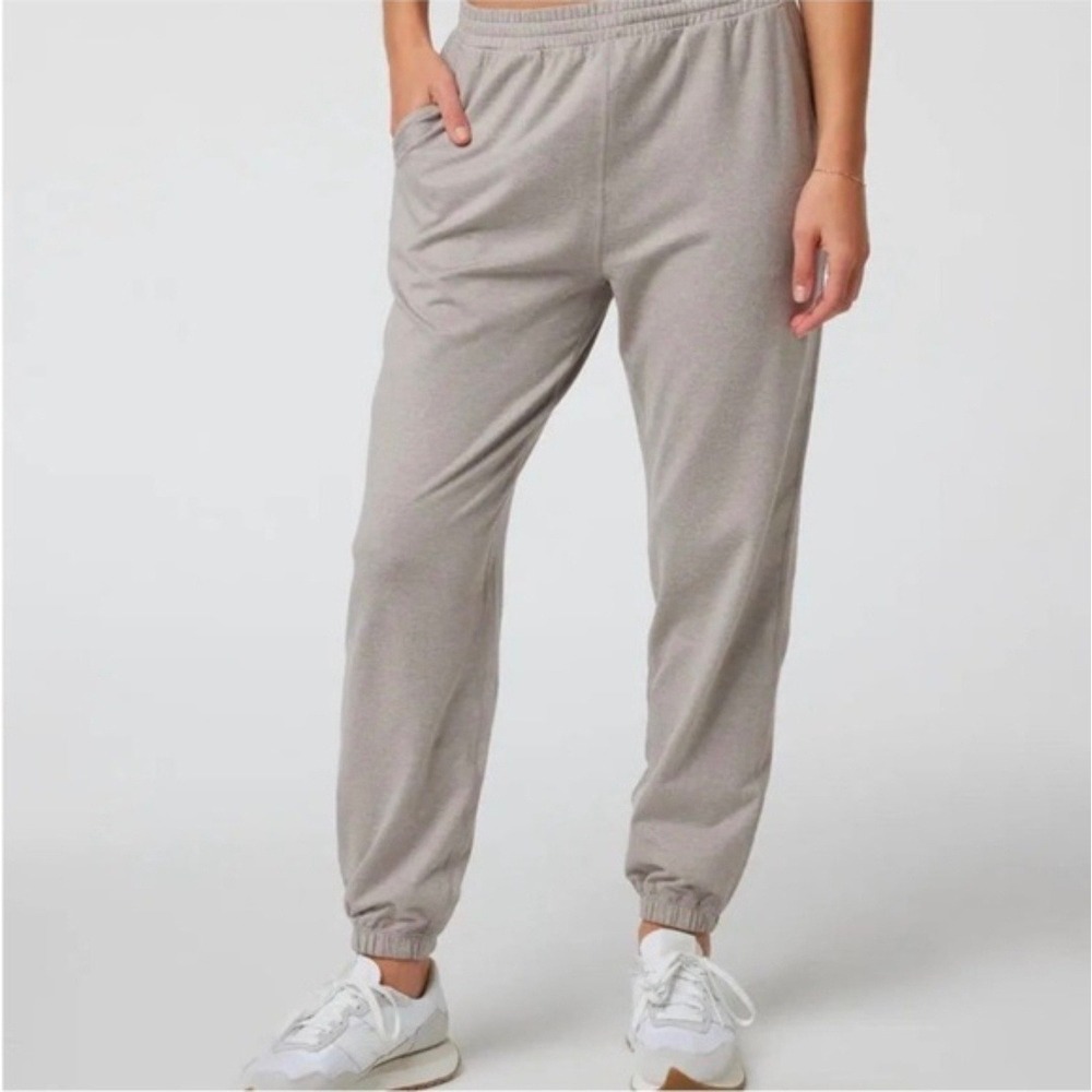 Vuori‎ Boyfriend Sweatpants Jogger Pants Oyster Greige Beige French terry